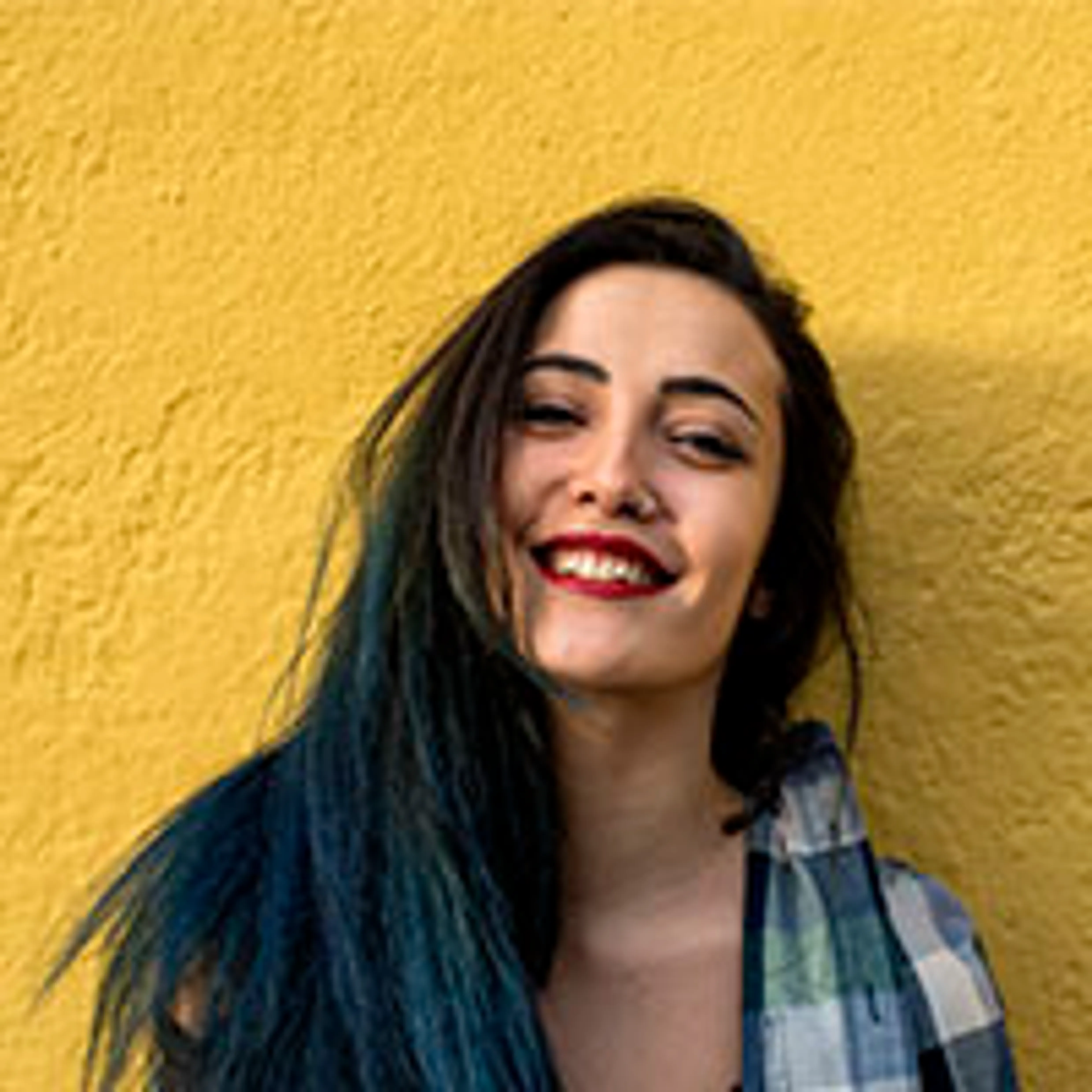 Imagen de persona que deja una reseña